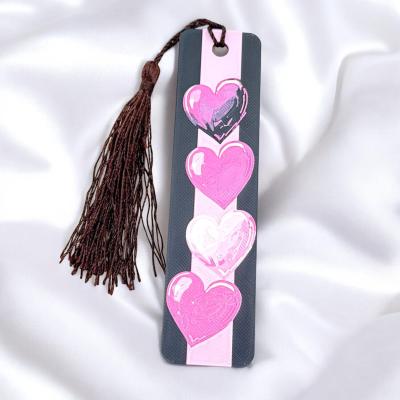 Sevgi Dolu Renkli Kalpler Püsküllü Kitap Ayraç - Bookmark - Kitaplarınıza Şıklık Katın!